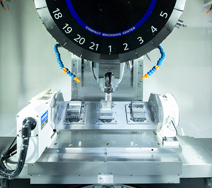 高精度な機器を取り揃え、複雑かつ高精度な加工を実現いたします